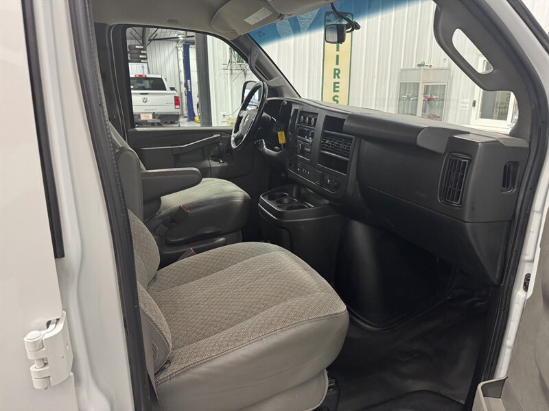 2019 Chevrolet Express LS 3500  15 Passenger - Photo 15 - Rochelle, IL 61068