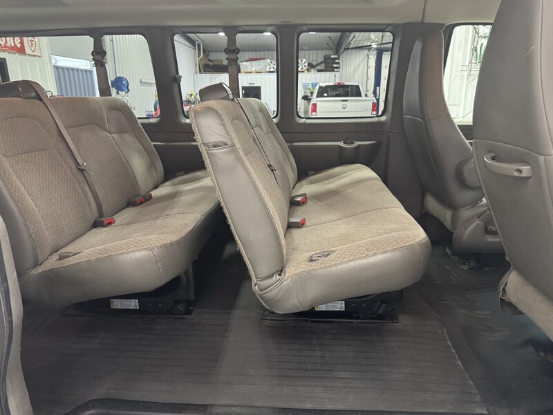 2019 Chevrolet Express LS 3500  15 Passenger - Photo 13 - Rochelle, IL 61068