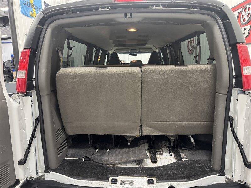 2019 Chevrolet Express LS 3500  15 Passenger - Photo 12 - Rochelle, IL 61068