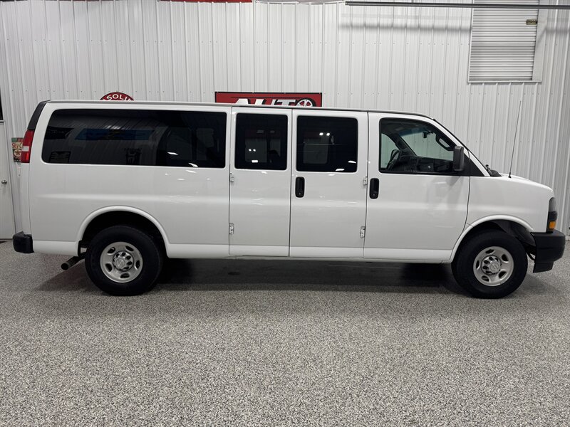 2019 Chevrolet Express LS 3500  15 Passenger - Photo 3 - Rochelle, IL 61068