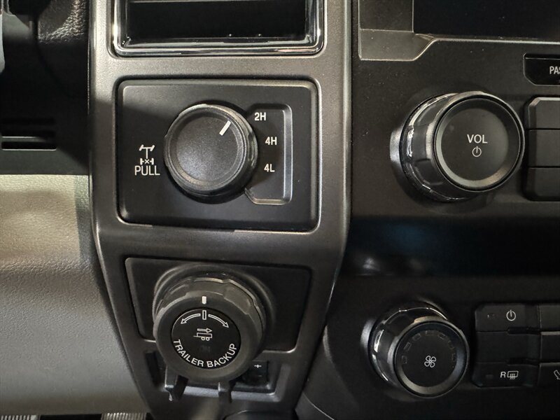 2020 Ford F-150 XLT   - Photo 12 - Rochelle, IL 61068