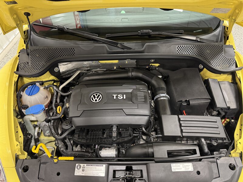 2015 Volkswagen Beetle 1.8T Entry PZEV - Photo 11 - Rochelle, IL 61068