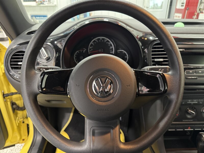 2015 Volkswagen Beetle 1.8T Entry PZEV - Photo 7 - Rochelle, IL 61068