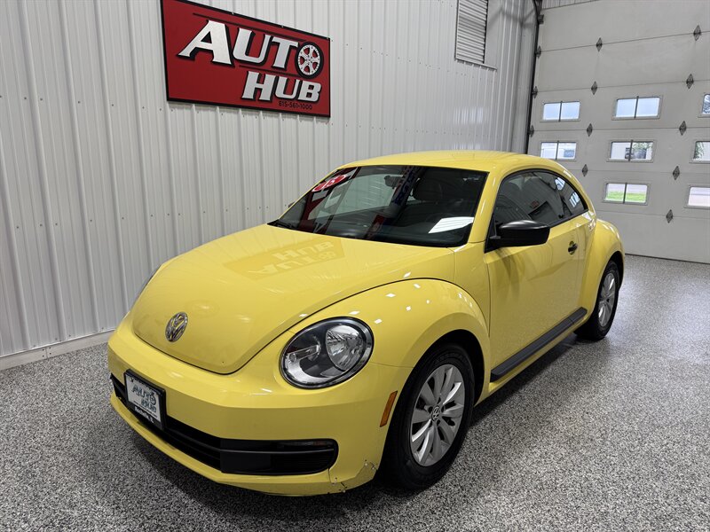 2015 Volkswagen Beetle 1.8T Entry PZEV - Photo 2 - Rochelle, IL 61068