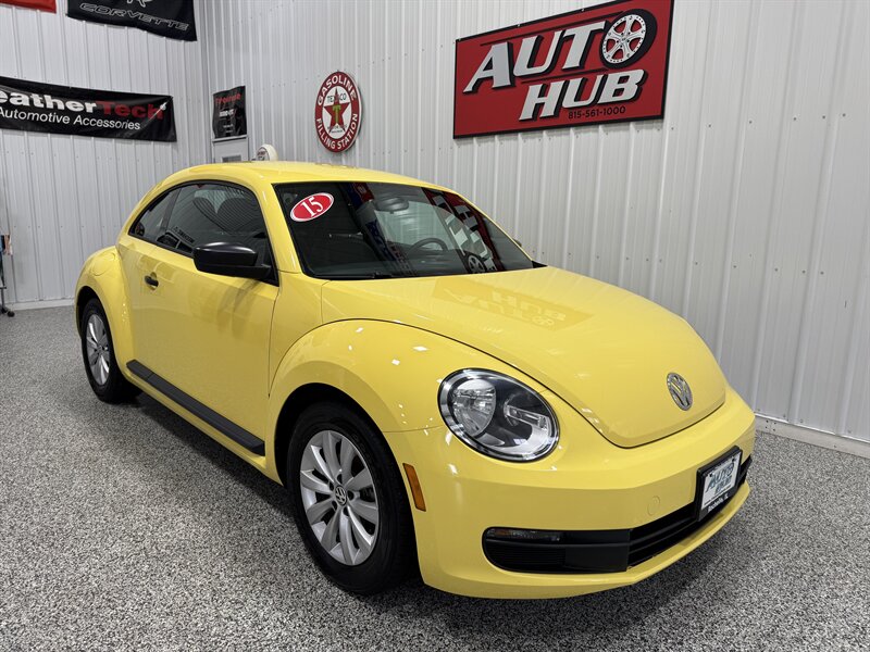 2015 Volkswagen Beetle 1.8T Entry PZEV - Photo 4 - Rochelle, IL 61068