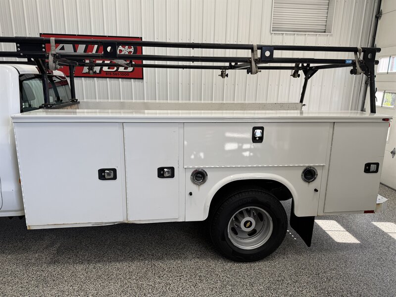 2019 Chevrolet Silverado 3500 Work Truck - Photo 4 - Rochelle, IL 61068