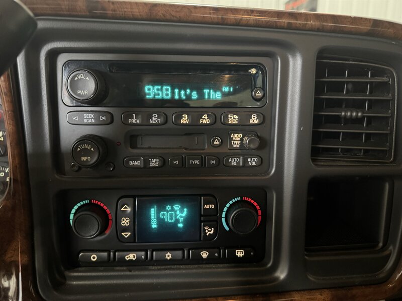 2005 Chevrolet Silverado 2500 LT 4dr Crew Cab LT   - Photo 11 - Rochelle, IL 61068