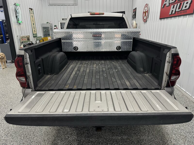 2005 Chevrolet Silverado 2500 LT 4dr Crew Cab LT   - Photo 8 - Rochelle, IL 61068