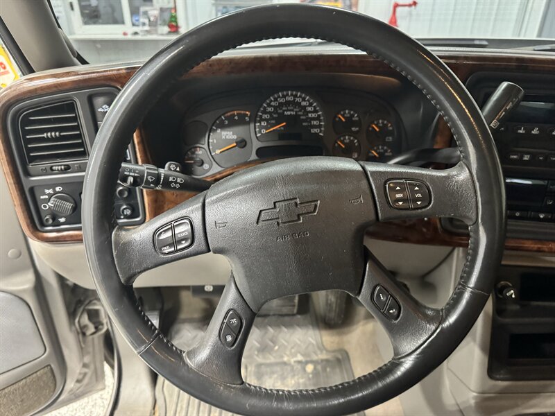 2005 Chevrolet Silverado 2500 LT 4dr Crew Cab LT   - Photo 10 - Rochelle, IL 61068