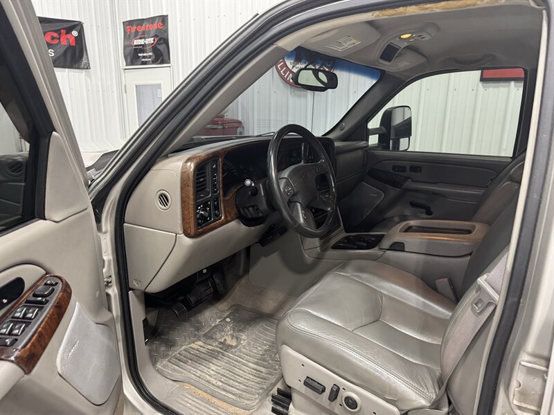 2005 Chevrolet Silverado 2500 LT 4dr Crew Cab LT   - Photo 4 - Rochelle, IL 61068