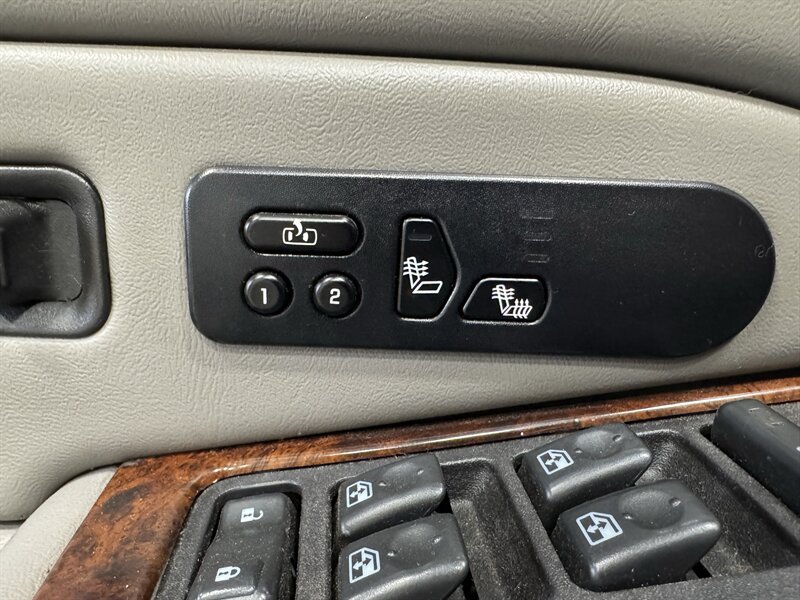 2005 Chevrolet Silverado 2500 LT 4dr Crew Cab LT   - Photo 12 - Rochelle, IL 61068