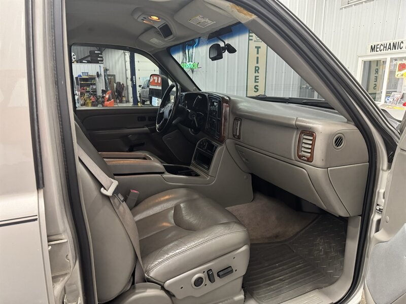 2005 Chevrolet Silverado 2500 LT 4dr Crew Cab LT   - Photo 16 - Rochelle, IL 61068