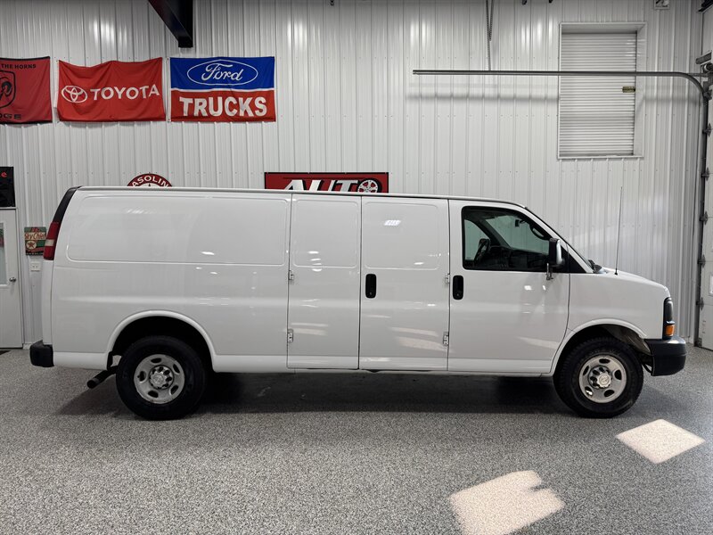 2015 Chevrolet Express 3500   - Photo 5 - Rochelle, IL 61068