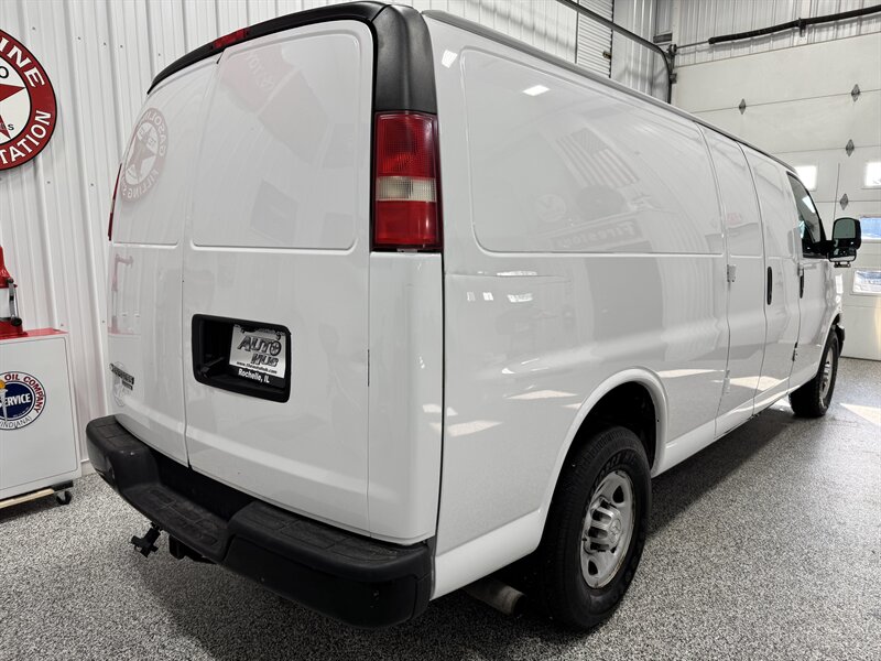 2015 Chevrolet Express 3500   - Photo 7 - Rochelle, IL 61068