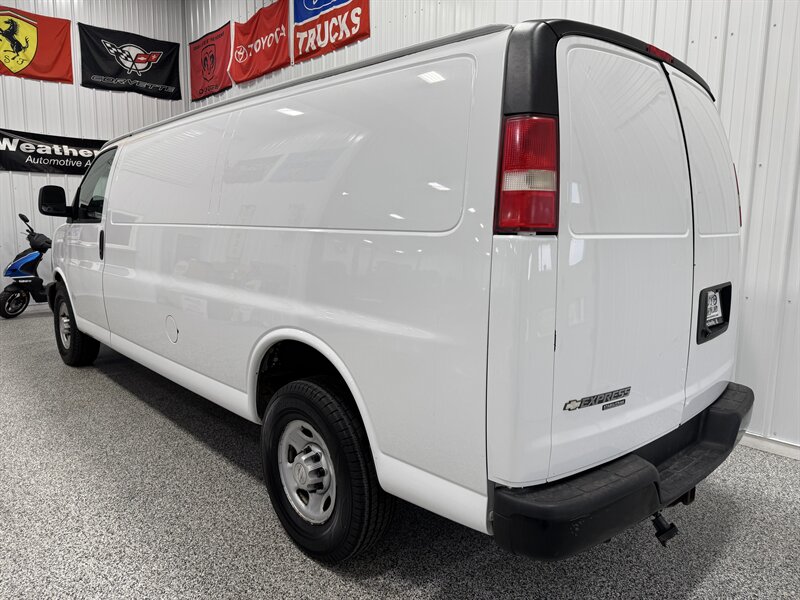 2015 Chevrolet Express 3500   - Photo 4 - Rochelle, IL 61068