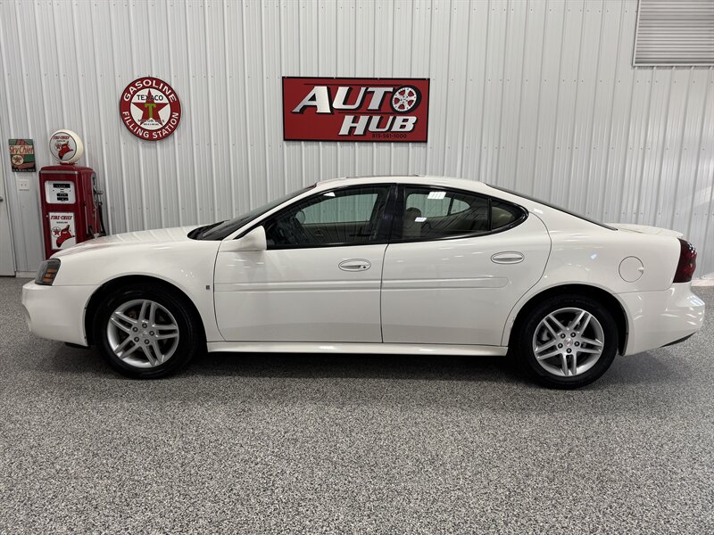 2007 Pontiac Grand Prix GT   - Photo 1 - Rochelle, IL 61068
