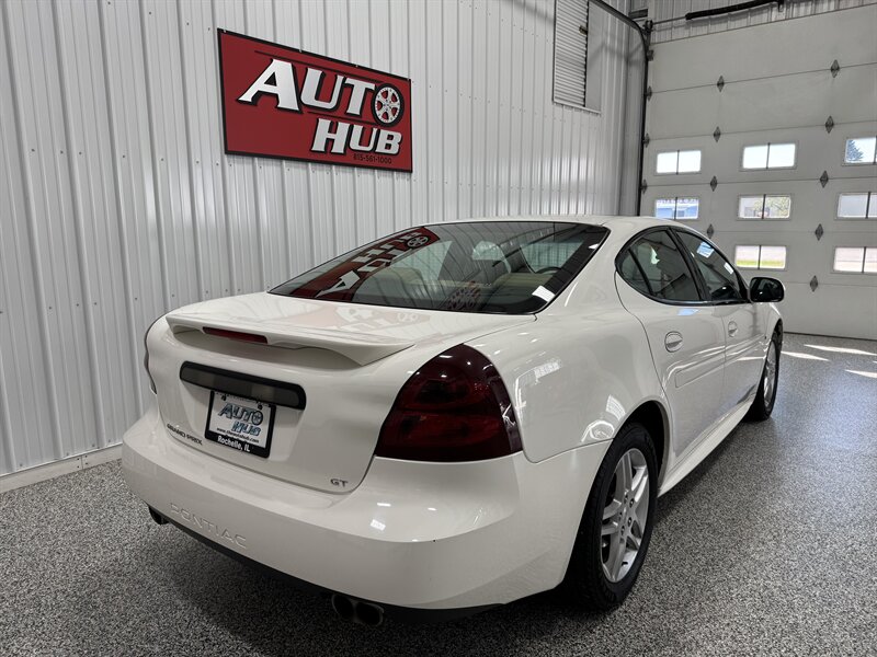 2007 Pontiac Grand Prix GT   - Photo 21 - Rochelle, IL 61068