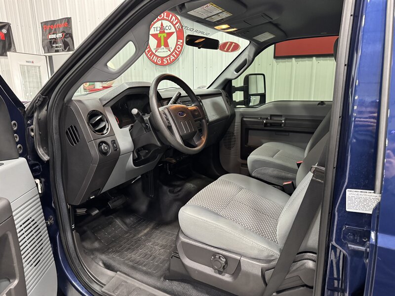 2011 Ford F-450 XL   - Photo 12 - Rochelle, IL 61068