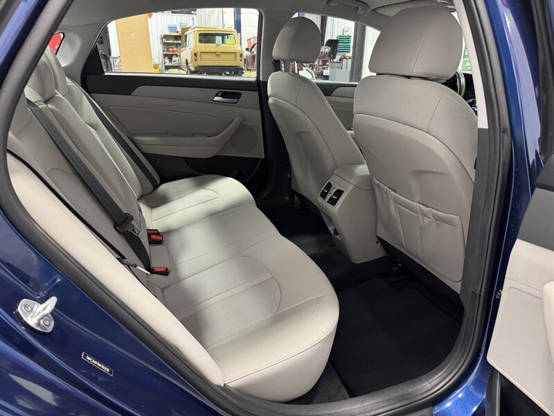 2019 Hyundai Sonata SEL - Photo 12 - Rochelle, IL 61068