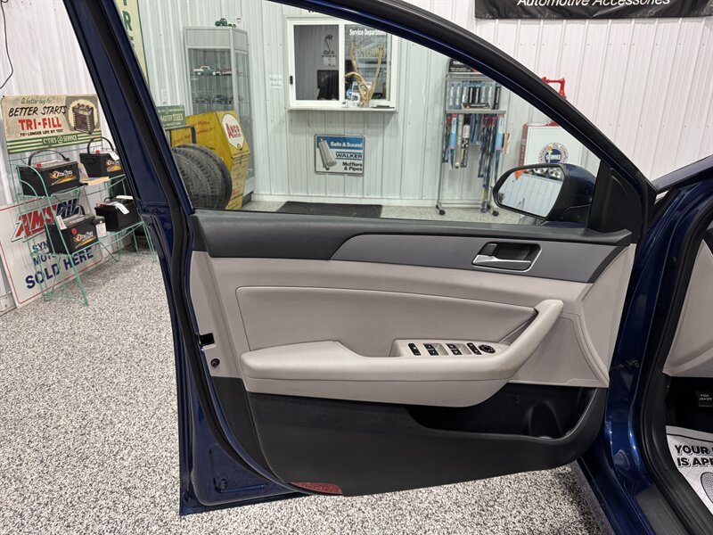 2019 Hyundai Sonata SEL - Photo 19 - Rochelle, IL 61068