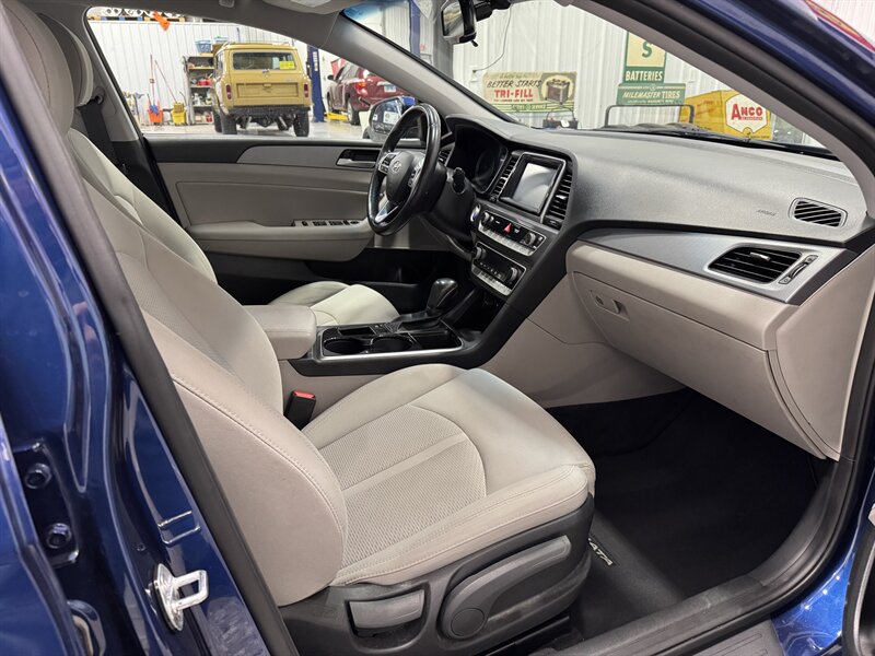 2019 Hyundai Sonata SEL - Photo 13 - Rochelle, IL 61068