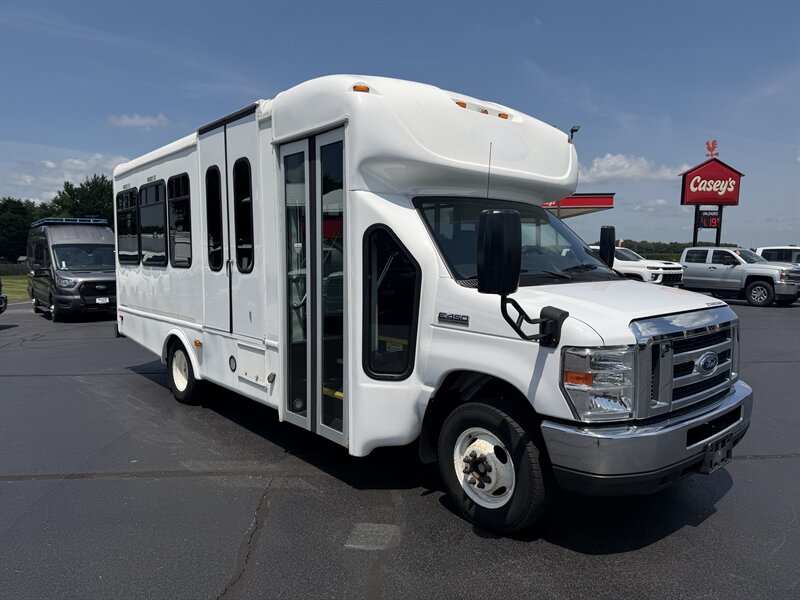 2019 Ford E-450 SD Bus  