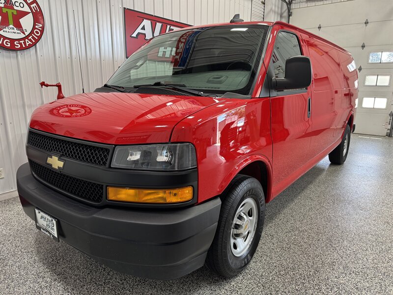 2020 Chevrolet Express 3500   - Photo 2 - Rochelle, IL 61068