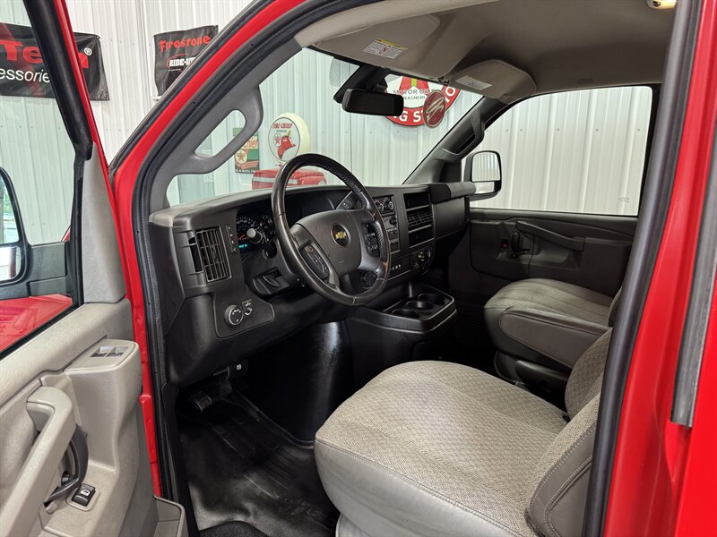 2020 Chevrolet Express 3500   - Photo 5 - Rochelle, IL 61068
