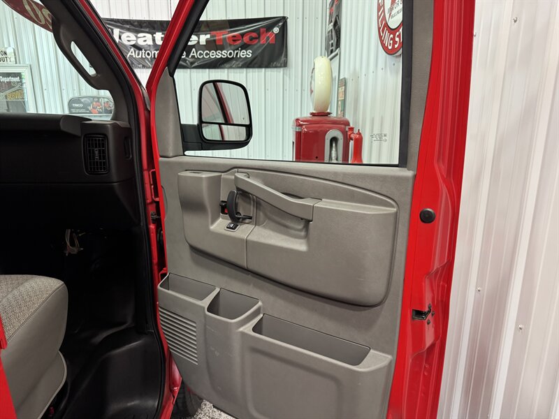 2020 Chevrolet Express 3500   - Photo 25 - Rochelle, IL 61068