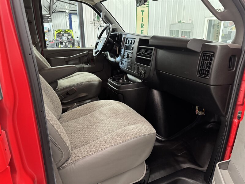 2020 Chevrolet Express 3500   - Photo 19 - Rochelle, IL 61068
