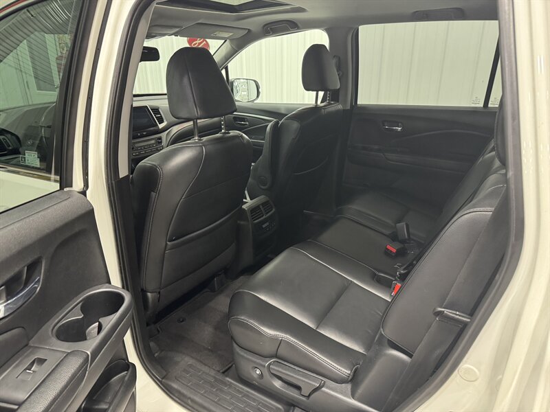 2018 Honda Pilot EX-L w/Navi   - Photo 13 - Rochelle, IL 61068
