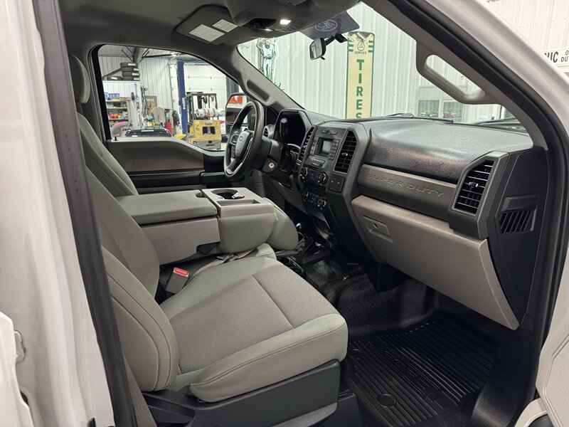 2017 Ford F-250 Super Duty XL   - Photo 17 - Rochelle, IL 61068