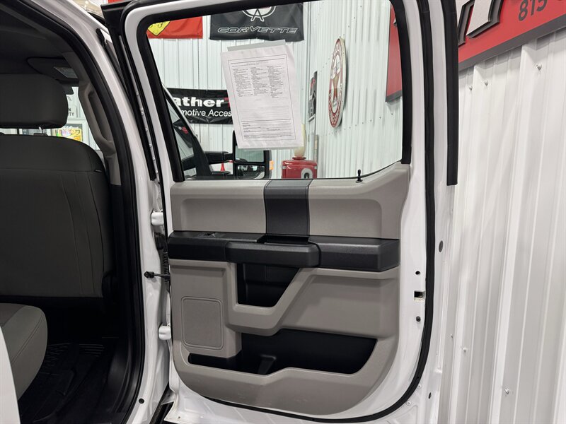 2017 Ford F-250 Super Duty XL   - Photo 24 - Rochelle, IL 61068