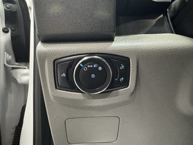 2017 Ford F-250 Super Duty XL   - Photo 11 - Rochelle, IL 61068