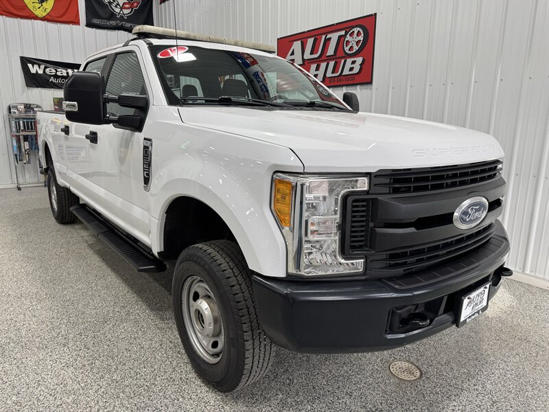2017 Ford F-250 Super Duty XL   - Photo 4 - Rochelle, IL 61068