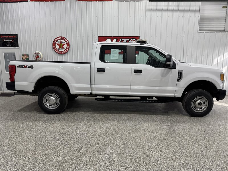 2017 Ford F-250 Super Duty XL   - Photo 3 - Rochelle, IL 61068