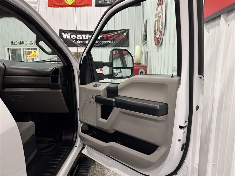 2017 Ford F-250 Super Duty XL   - Photo 25 - Rochelle, IL 61068