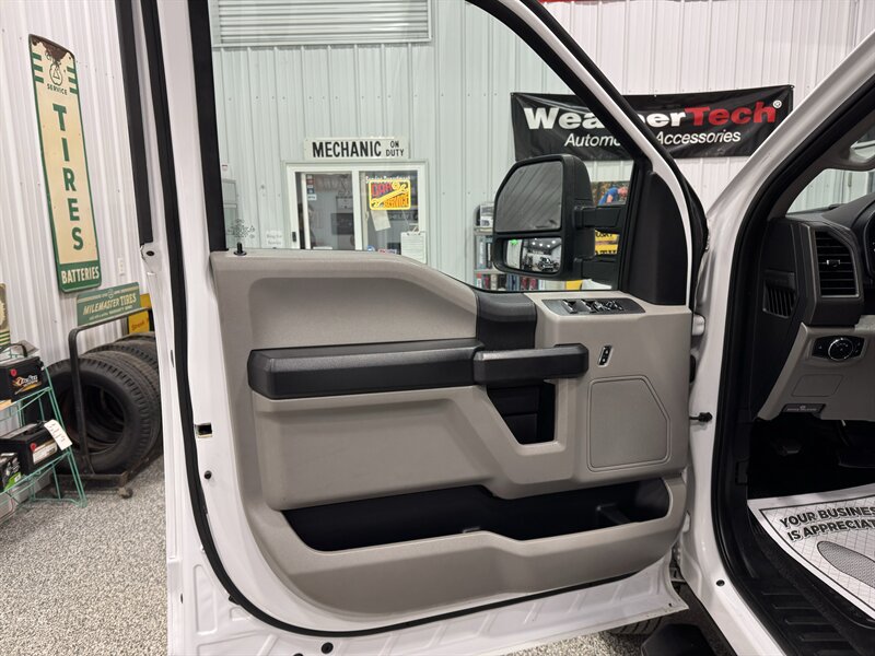 2017 Ford F-250 Super Duty XL   - Photo 22 - Rochelle, IL 61068