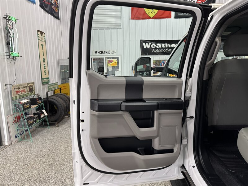 2017 Ford F-250 Super Duty XL   - Photo 23 - Rochelle, IL 61068