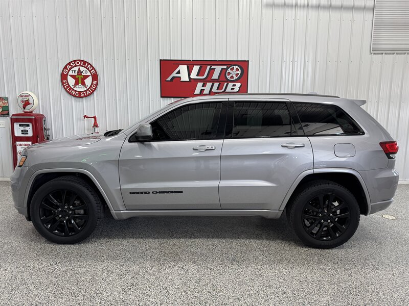 2018 Jeep Grand Cherokee Altitude   - Photo 1 - Rochelle, IL 61068