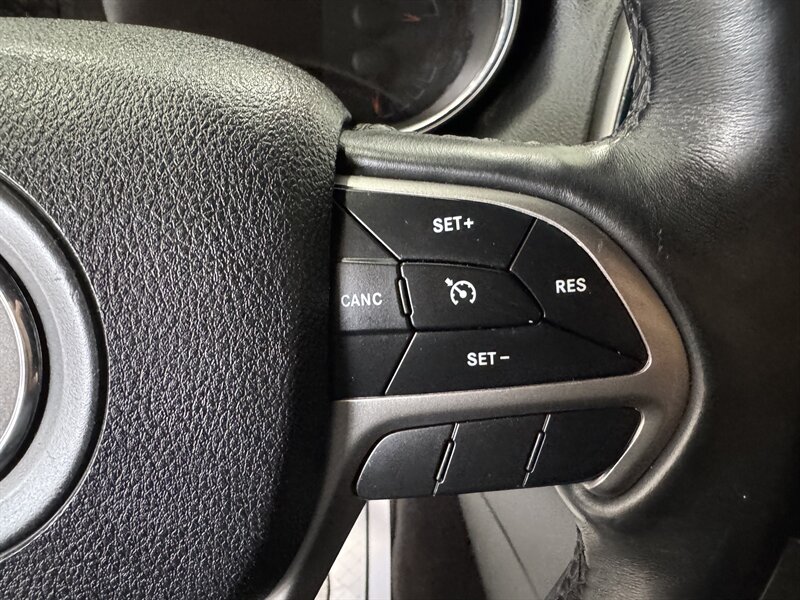 2018 Jeep Grand Cherokee Altitude   - Photo 9 - Rochelle, IL 61068