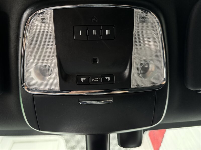 2018 Jeep Grand Cherokee Altitude   - Photo 11 - Rochelle, IL 61068