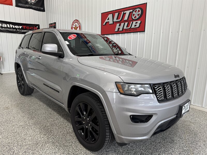 2018 Jeep Grand Cherokee Altitude   - Photo 4 - Rochelle, IL 61068
