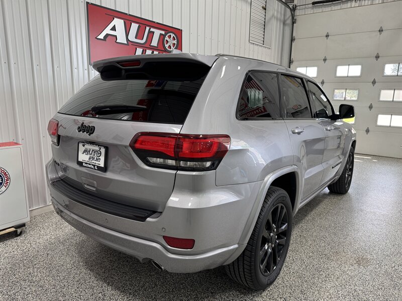 2018 Jeep Grand Cherokee Altitude   - Photo 19 - Rochelle, IL 61068