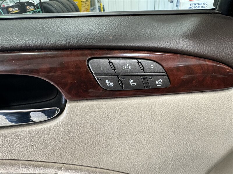 2010 Buick Lucerne CXL Special Edition   - Photo 12 - Rochelle, IL 61068