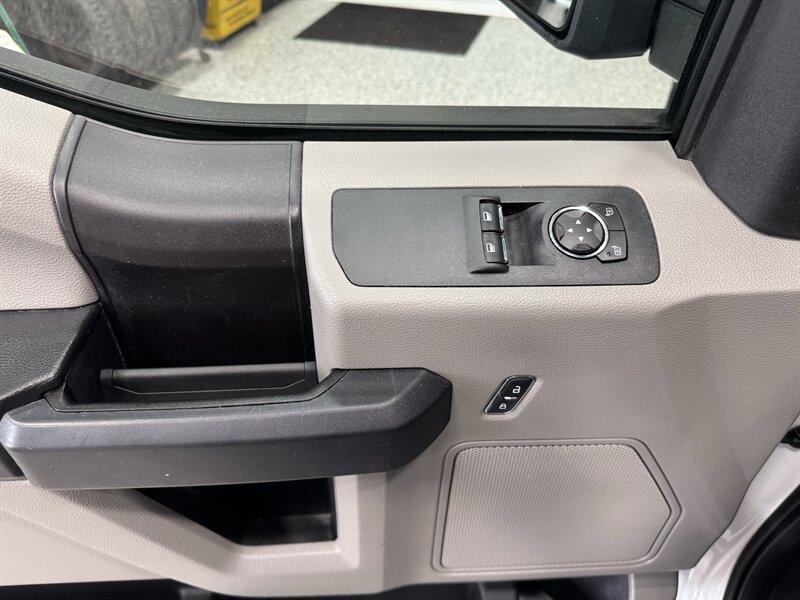 2017 Ford F-150 XL   - Photo 12 - Rochelle, IL 61068
