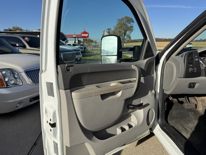 2014 GMC Sierra 3500HD CC Work Truck - Photo 10 - Rochelle, IL 61068