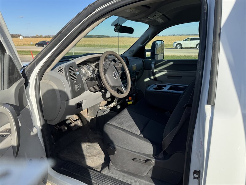 2014 GMC Sierra 3500HD CC Work Truck - Photo 9 - Rochelle, IL 61068