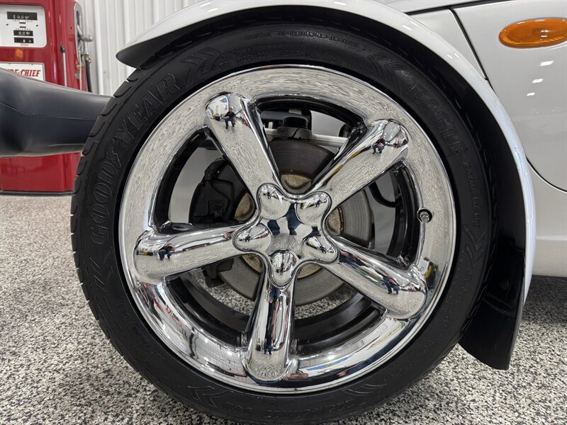 2001 Chrysler Prowler   - Photo 25 - Rochelle, IL 61068