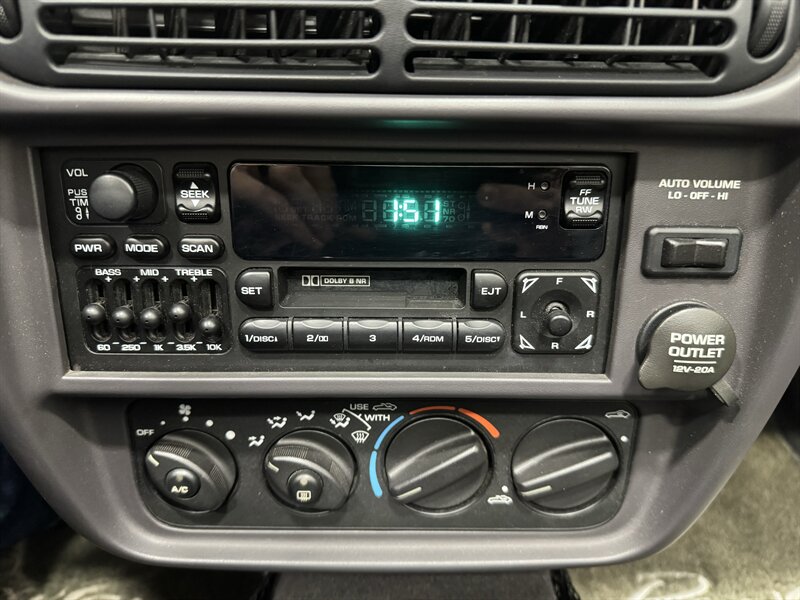 2001 Chrysler Prowler   - Photo 9 - Rochelle, IL 61068